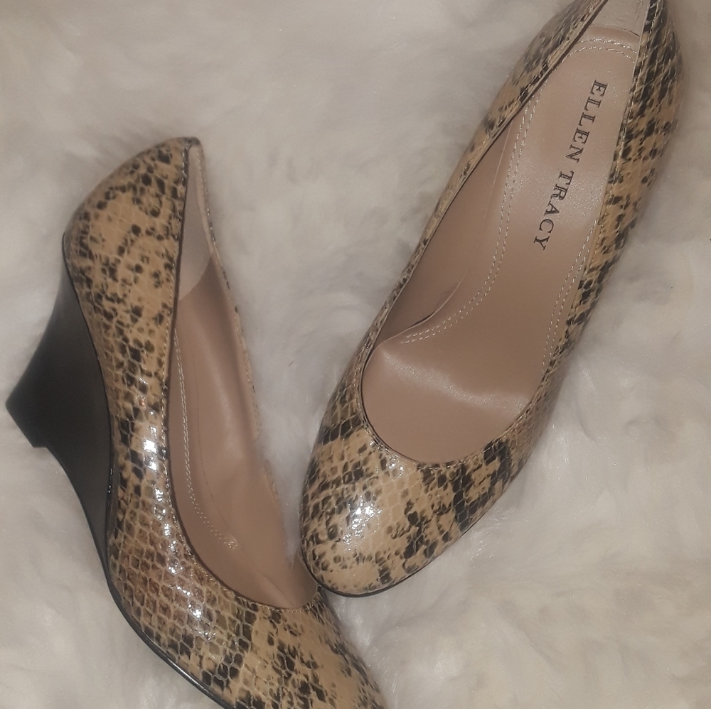 ELLEN TRACY Wedge heels